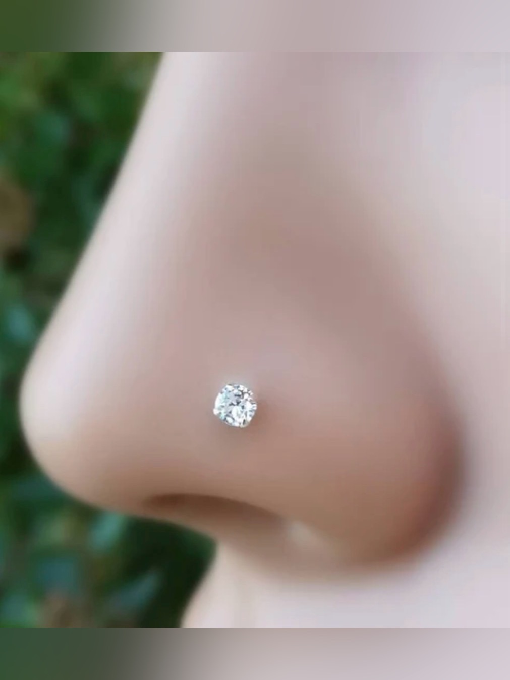14k White Gold Nose 22g